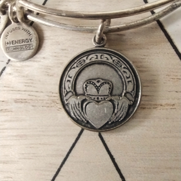 Alex & Ani Claddagh Charm Bracelet, LOVE,FRIENDSHIP,LOYALTY - Picture 2 of 8